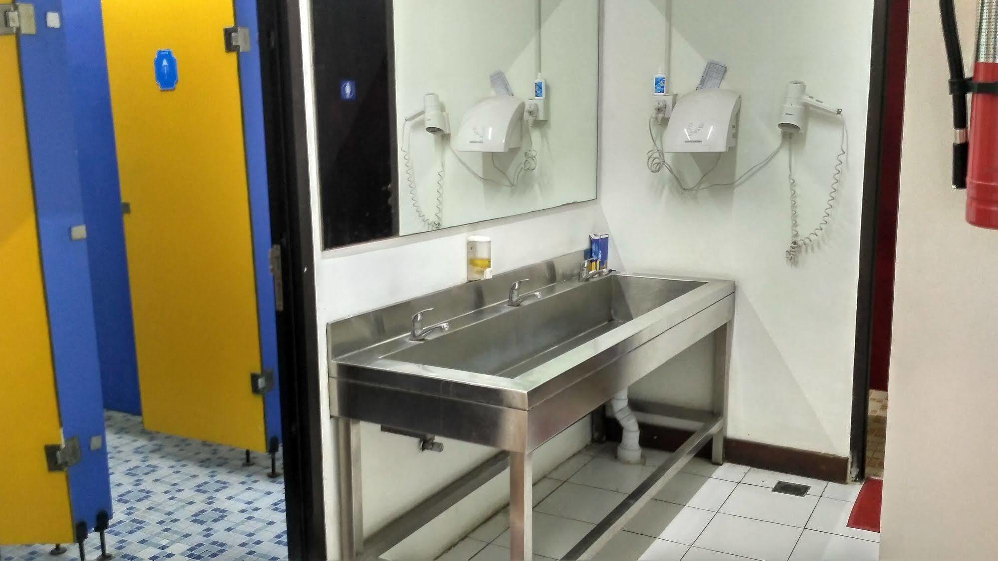 Cx Hostel Kuta Raya Eksteriør bilde
